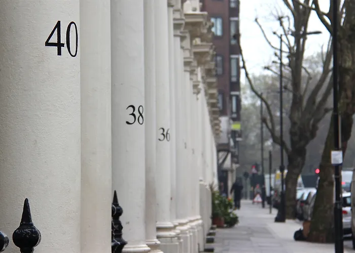 Sandeman-Allen Hostel London